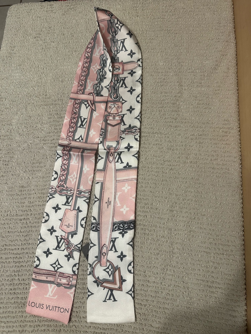 New Stylish Silk (Scarf/Bandeau/Twilly)
45”x 3”